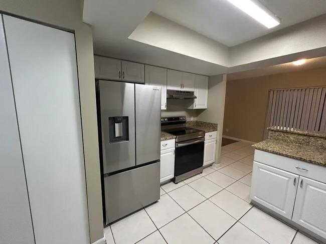 Foto del edificio - 233 Regal Park Dr