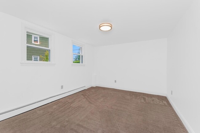 Building Photo - 2 Bryn Mawr Pl