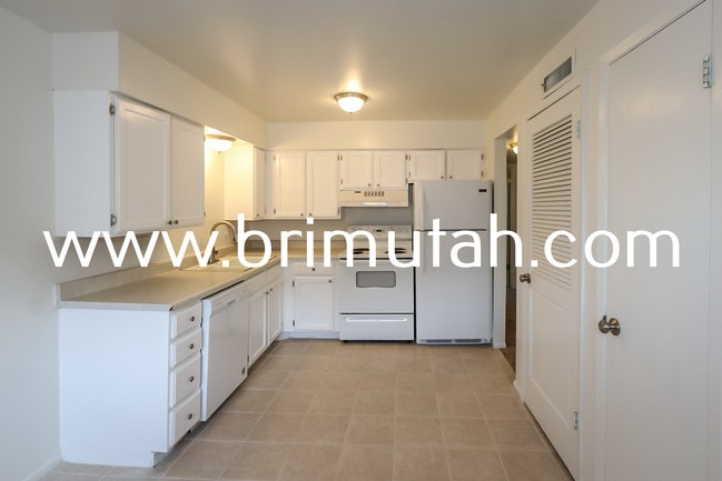 Building Photo - 4839 S Memory Ln