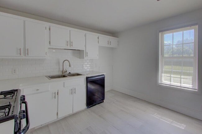 Building Photo - 8410 E 133rd St S