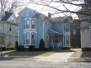 Building Photo - 457 W 5th St