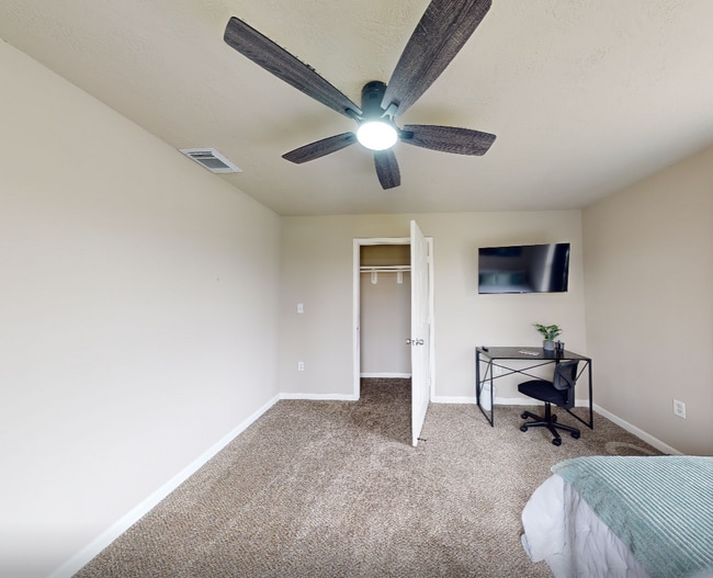 Building Photo - 1917 Sadler St