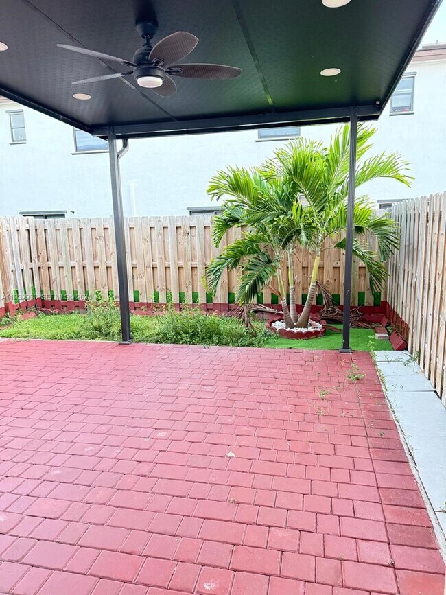 Foto del edificio - 12916 SW 233rd Terrace