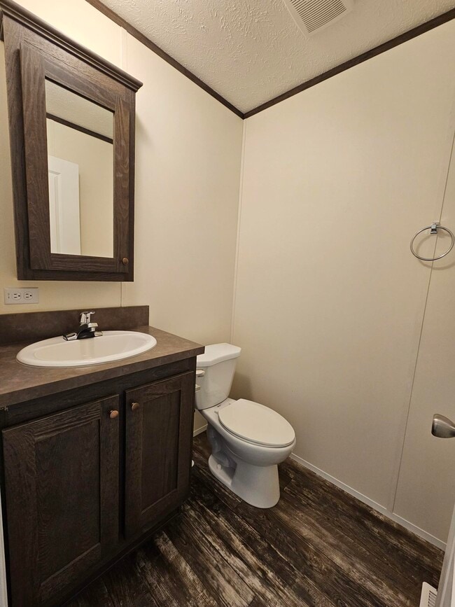 Building Photo - 441 Tulip Dr