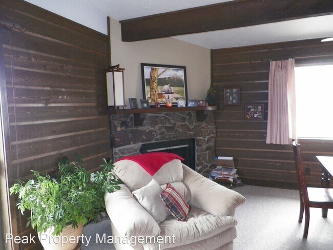 Building Photo - 2 br, 1 bath House - 755 Gothic Rd. Unit 3