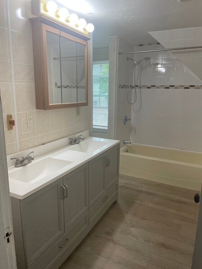 Bathroom - 5 Linden St
