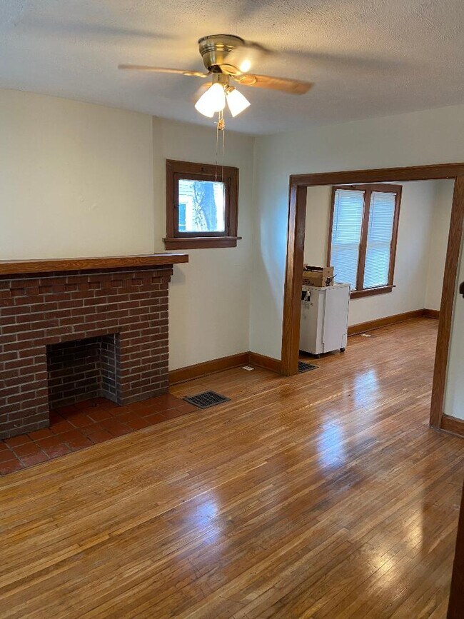 Foto del edificio - 472 E Maynard Ave