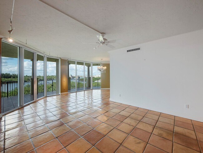 Foto del edificio - 340 US-1