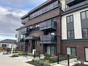 Building Photo - 45 Haliburton St