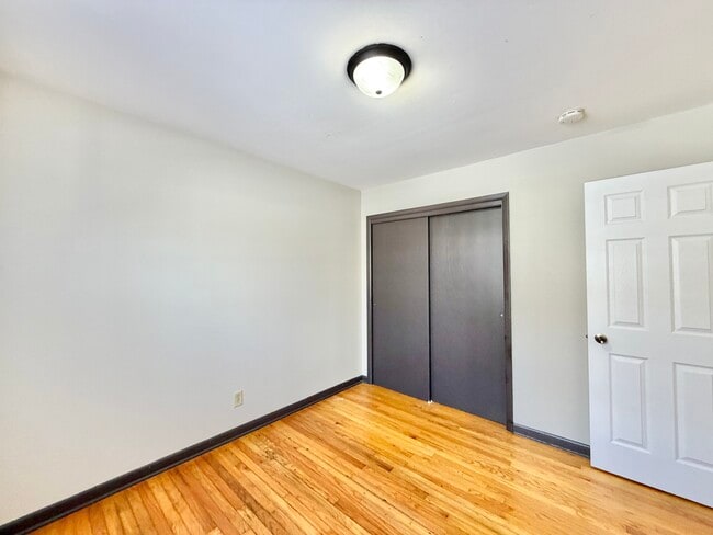 Building Photo - Lake Point Apartments
