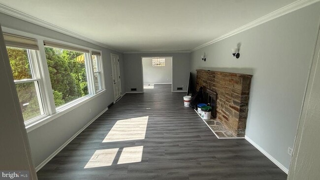 Building Photo - 435 Main St