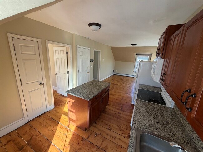 Building Photo - 91 Nason St