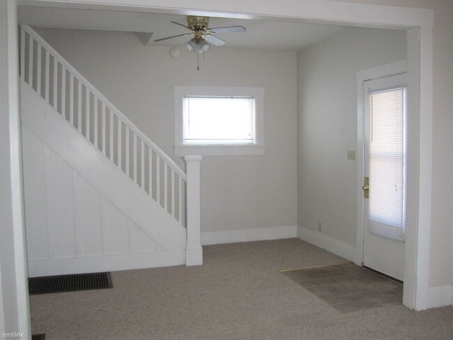 Building Photo - 3 br, 1 bath House - 633 Cottage St