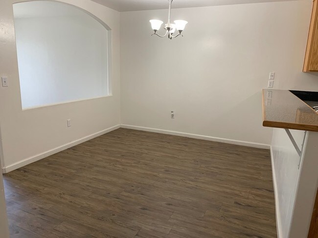 Foto del edificio - 411 N Park St