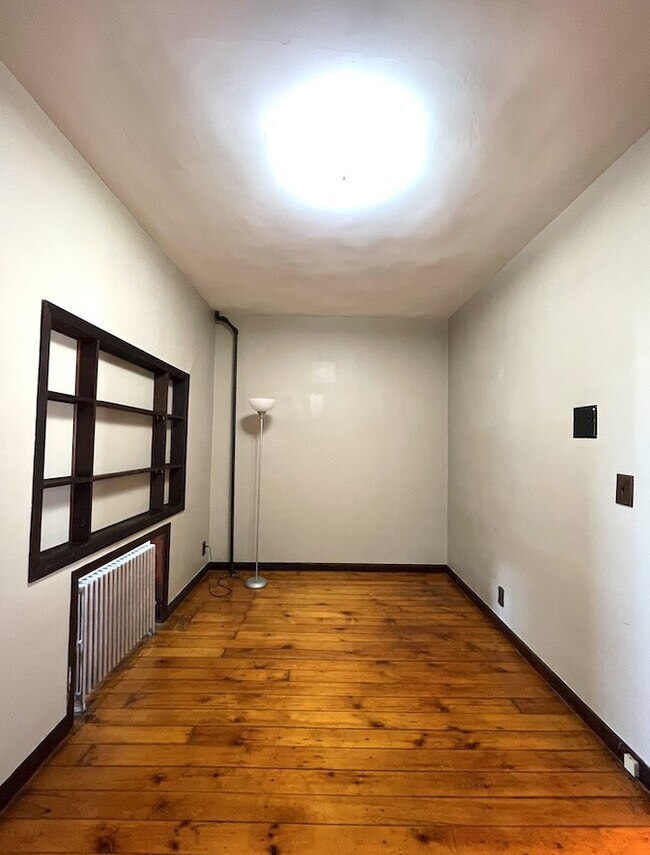 Building Photo - 322 4th St