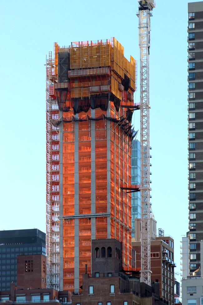 Building Photo - Sutton Tower