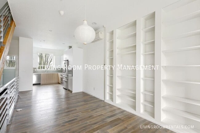 Building Photo - 314 N Ivy St