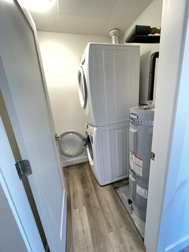 Building Photo - 660 Beach Rd