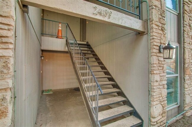 Building Photo - 2409 Ventura Dr