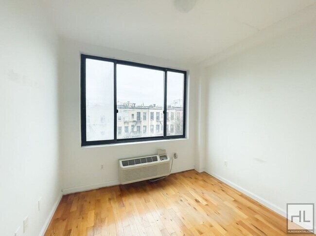Foto del edificio - 3BR 1BA Skylit w/ Private Rooftop Terrace