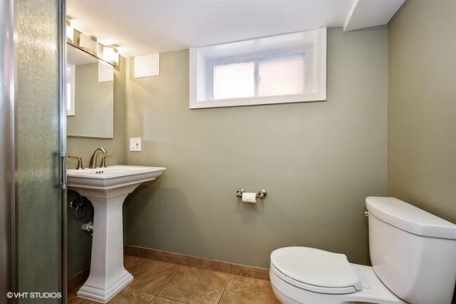 Foto del edificio - 2946 N Narragansett Ave