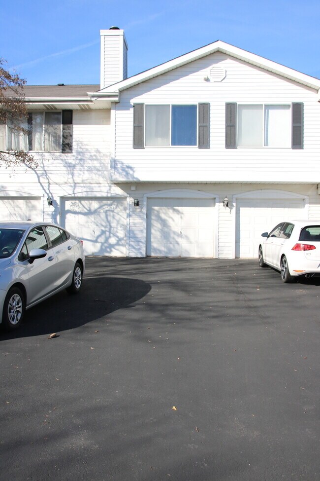 7938 Knottingham Cir Unit C, Darien, IL 60561 Condo for Rent in