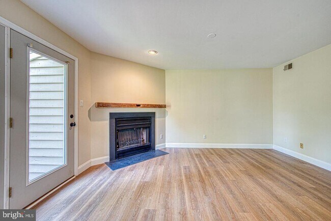 Foto del edificio - 104 Meadow Ct