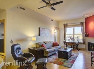 Foto del edificio - 360 W Washington Ave