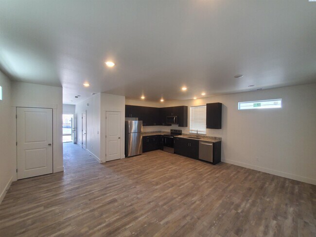 Foto del edificio - Brand New For Rent