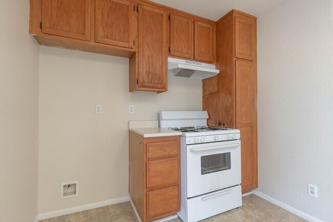 Foto del edificio - 1365 Crafton Ave