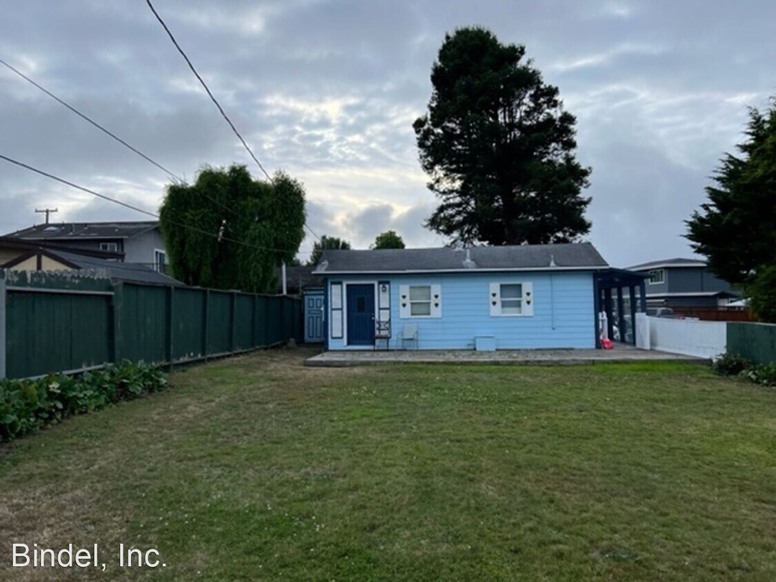 2 br, 1 bath House 1540 West Ave House Rental in Eureka, CA