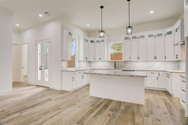 Foto del edificio - 6814 Hartland St