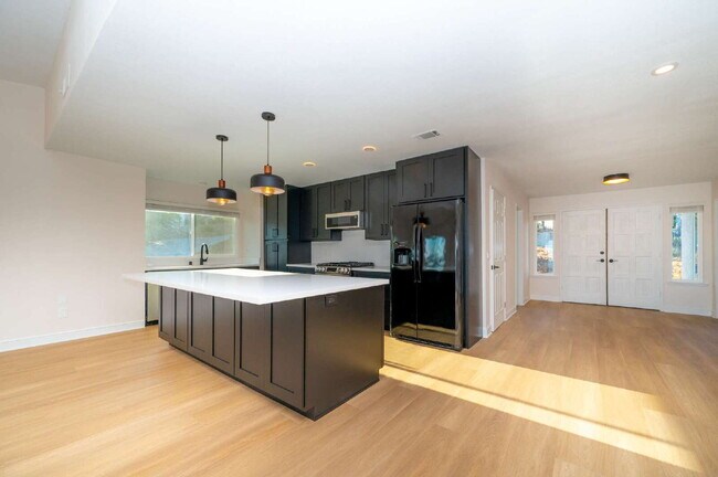 Foto del edificio - Spring Valley Stunning 2-story  5 bd / 3 b...