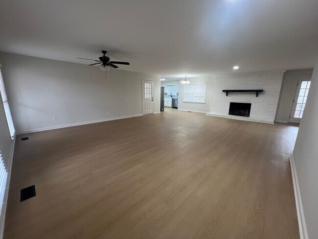 Building Photo - 3 Bedroom 2 Bathroom. Single Level Home.