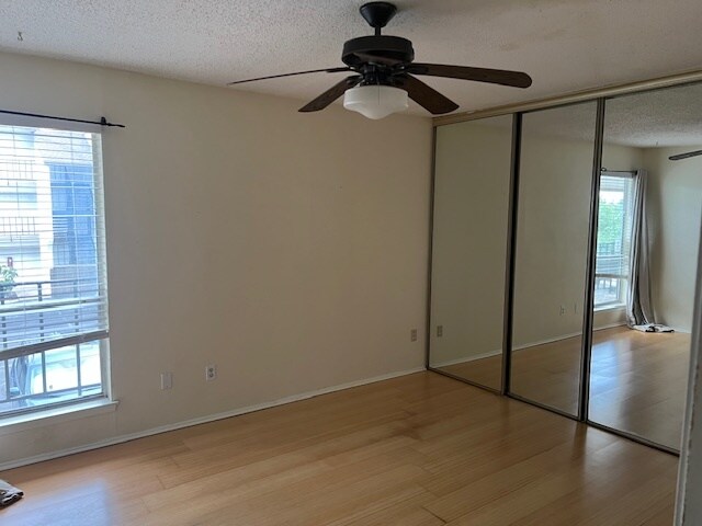 Foto del edificio - 6910 Hart Ln