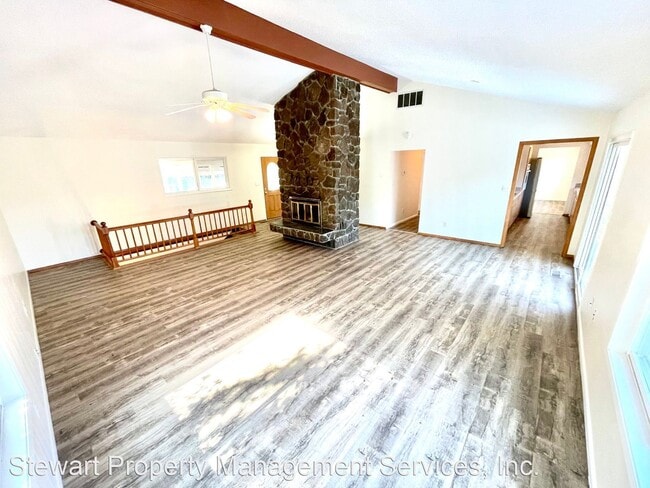 Building Photo - 4 br, 3 bath House - 2200 Lakeshore  Drive