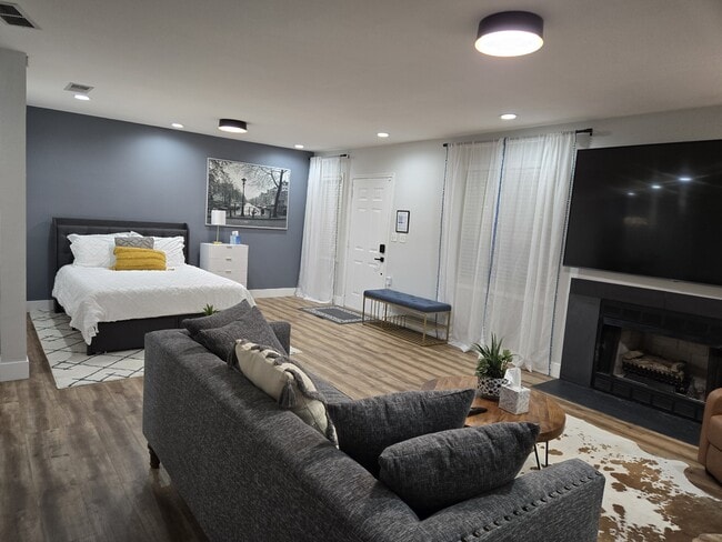 Photo - 319 Silverberry Ct Townhome