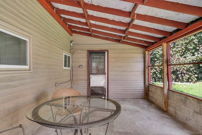 Foto del edificio - 808 Steuben St