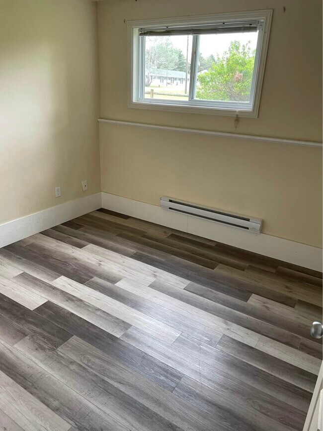 Photo du bâtiment - 770 Riverside Dr