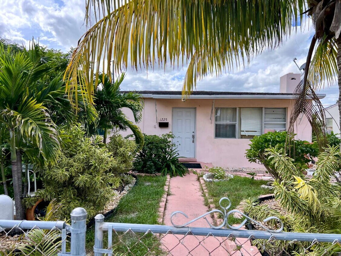 Foto principal - Spacious Master Bedroom Shared Living Spac...