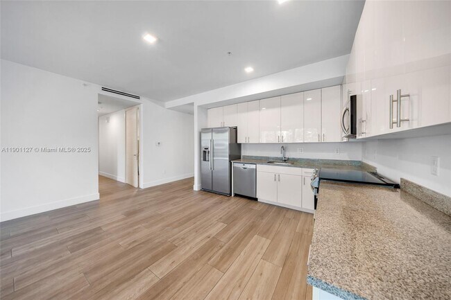 Foto del edificio - 3265 Bird Ave