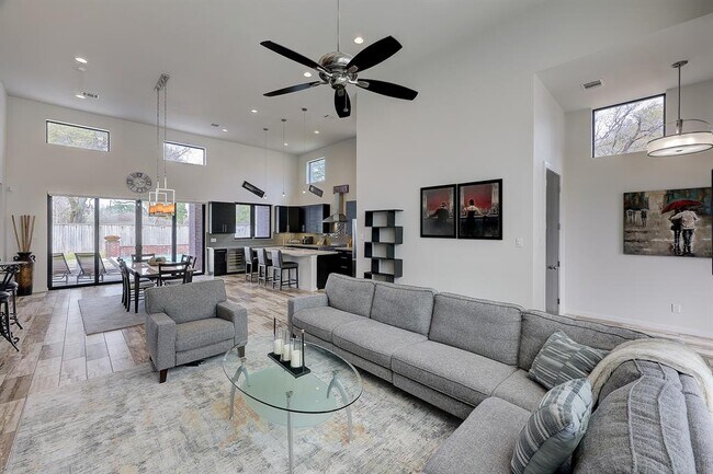 Building Photo - 4802 Viking Dr
