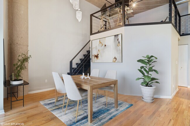 Building Photo - 758 N Larrabee St