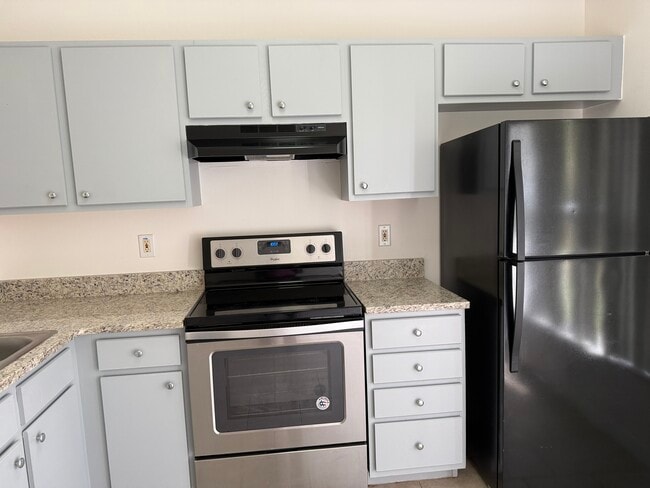 Building Photo - Vista Lago