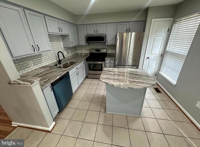 Building Photo - 12705 Town Center Way