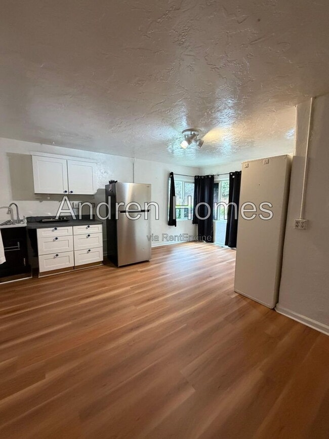 Building Photo - 10110 Soquel Dr