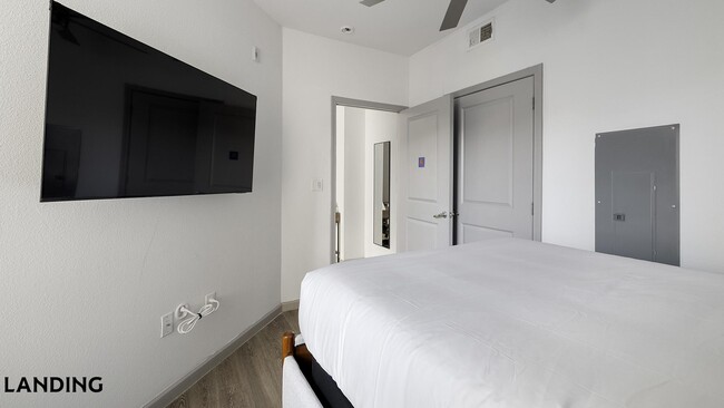 Building Photo - 1001 S Center St