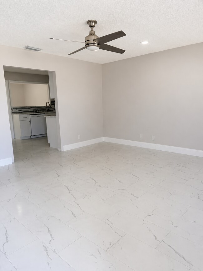 Foto del edificio - 9448 Saddlebrook Dr