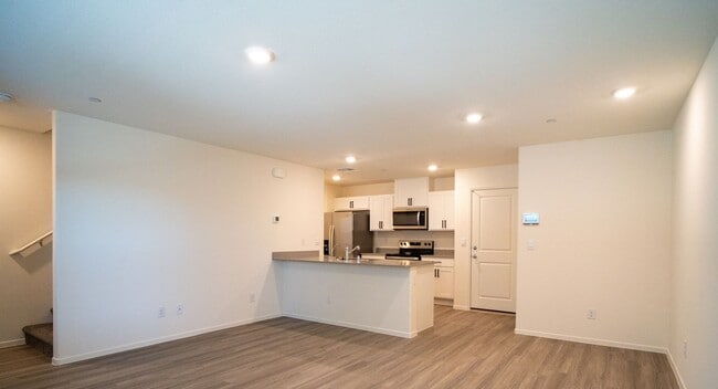 Building Photo - Modern 3-Bedroom, 3-Bathroom Home with Sma...