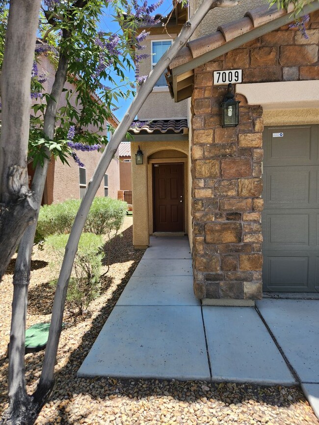 Building Photo - 3 bedroom, 1,655 sq ft home in Mountains Edge